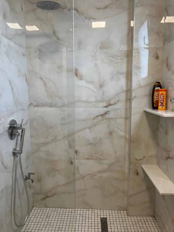 Grand New Bazaar Apartment Тирана Екстер'єр фото
